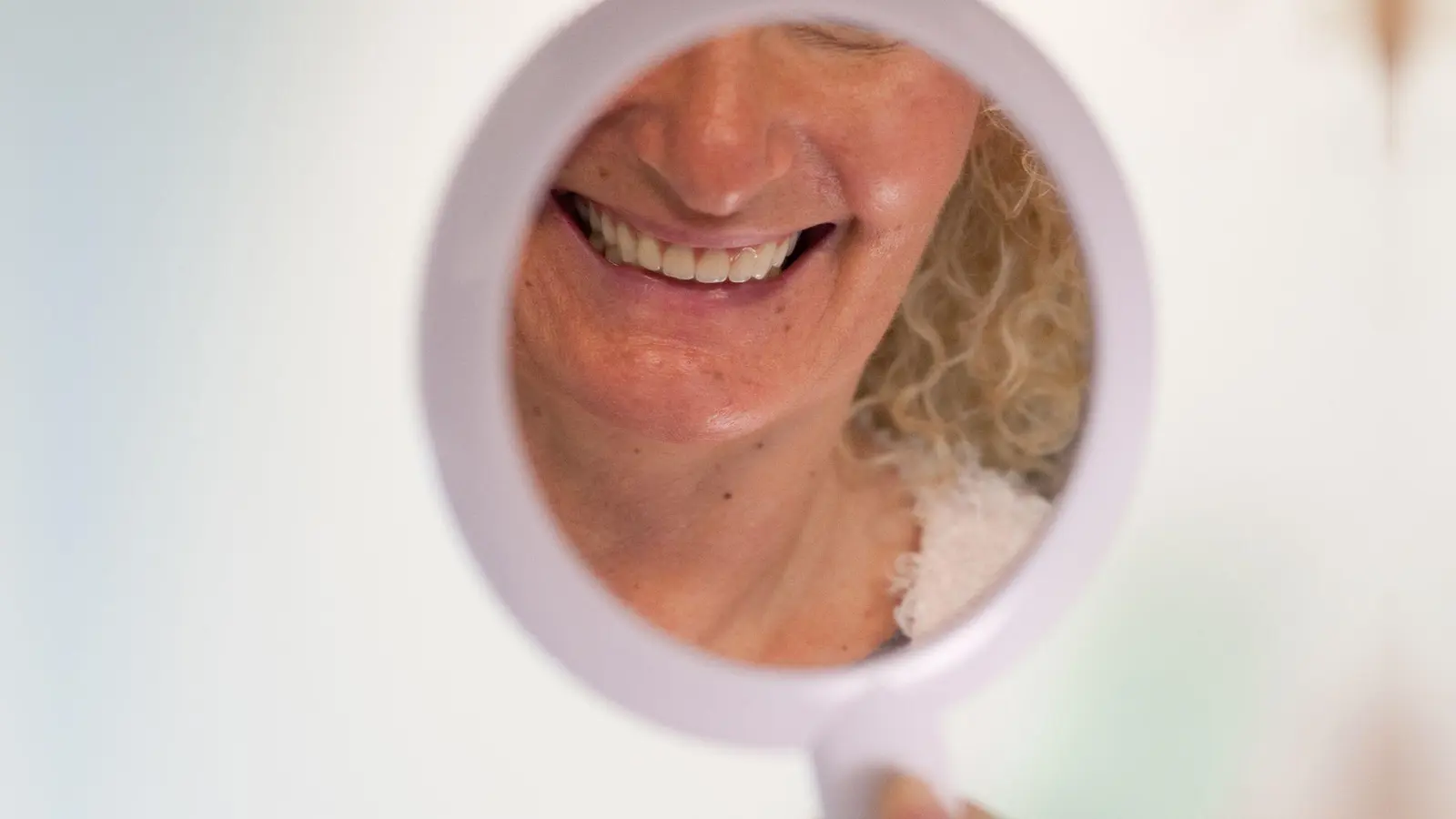 Stiftung Warentest hat 13 Bleaching-Mittel getestet. Fast die Hälfte der Produkte schneidet mit der Note „gut“ ab. (Foto: Klaus-Dietmar Gabbert/dpa-tmn)