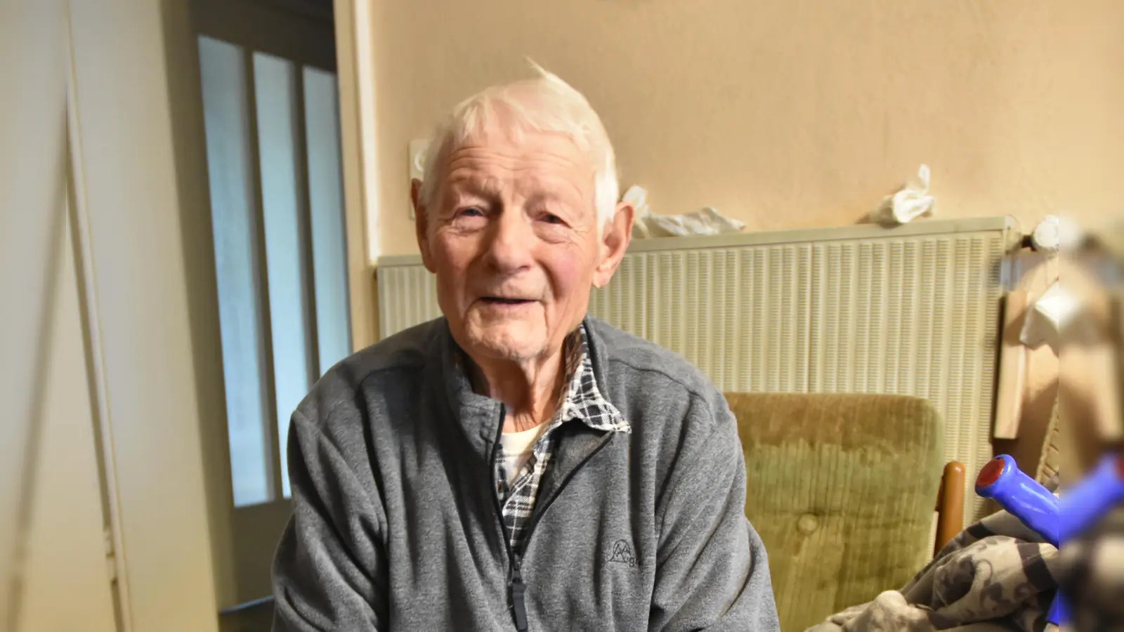 Der 91-jährige Lorenz Billner meint, dass Arbeit an und mit den Bienen keinen Aufschub duldet. Auch in seinem Alter nicht. (Foto: Anita Dlugoß)