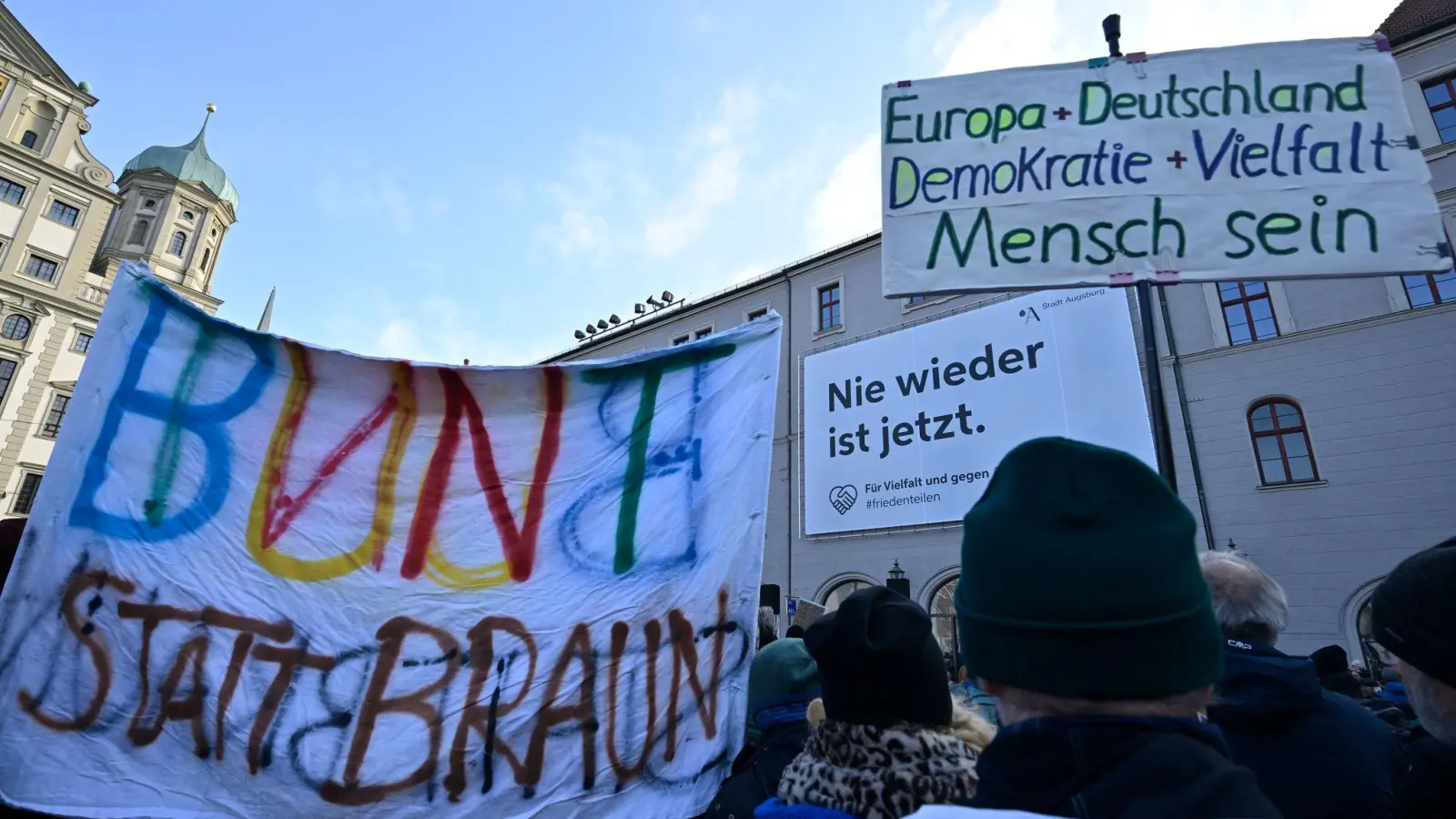 Viele Tausend Menschen demonstrierten in Bayern gegen die Migrationspolitik der Union und den wachsenden Einfluss rechtspopulistischer Parteien.  (Foto: Uwe Lein/dpa)