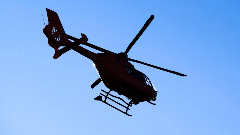 Per Rettungshubschrauber kam der bei Arberg verunglückte Motorradfahrer in eine Klinik. (Symbolbild: Julian Stratenschulte/dpa)