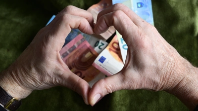 Ein Herz für Menschen in Not haben schon viele Leserinnen und Leser gezeigt, die für „FLZ-Leser helfen” spendeten. (Symbolbild: Alina Boger)