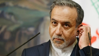Irans Außenminister Araghtschi will sich einem Bericht zufolge mit dem US-Sondergesandten Witkoff treffen. (Archivbild) (Foto: Tatyana Makeyeva/Pool AFP/dpa)