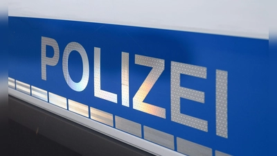 Mit einer erfundenen Krebsdiagnose erbeuten Betrüger von einer Seniorin über 100.000 Euro. (Symbolbild) (Foto: Daniel Vogl/dpa)