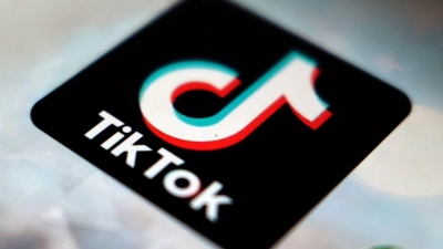 Eine gemeinnützige Verbraucherstiftung aus den Niederlanden hat beim Kammergericht Berlin eine Schadenersatzklage gegen die Videoplattform Tiktok eingereicht.  (Foto: Kiichiro Sato/AP/dpa)