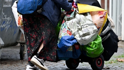 Knapp eine halbe Million Menschen sind von den Kommunen untergebracht, weil sie keine eigene Wohnung haben. (Symbolbild)  (Foto: Arne Dedert/dpa)