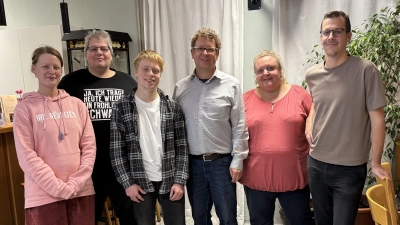 Die Grünen in Neuendettelsau haben ihre Liste für die Kommunalwahl aufgestellt. Das Bild zeigt (von links) Charlotte Busch, Frank Neumann-Staude, Niklas Feuerstein, Andreas Götz, Anja Strauß und Christoph Frank. (Foto: Gabi Schaaf)