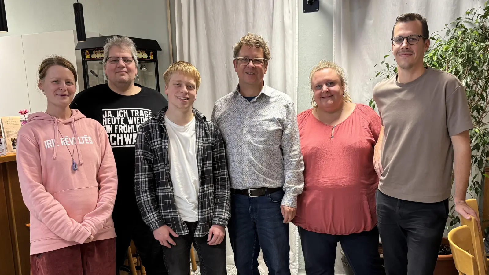 Die Grünen in Neuendettelsau haben ihre Liste für die Kommunalwahl aufgestellt. Das Bild zeigt (von links) Charlotte Busch, Frank Neumann-Staude, Niklas Feuerstein, Andreas Götz, Anja Strauß und Christoph Frank. (Foto: Gabi Schaaf)