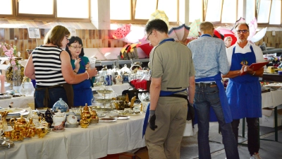 Gut aufbereitet, wird beim Flohmarkt des Lions-Clubs am 28. und 29. April in der Rezathalle ein buntes Sortiment angeboten. (Foto: Raphael Rother)