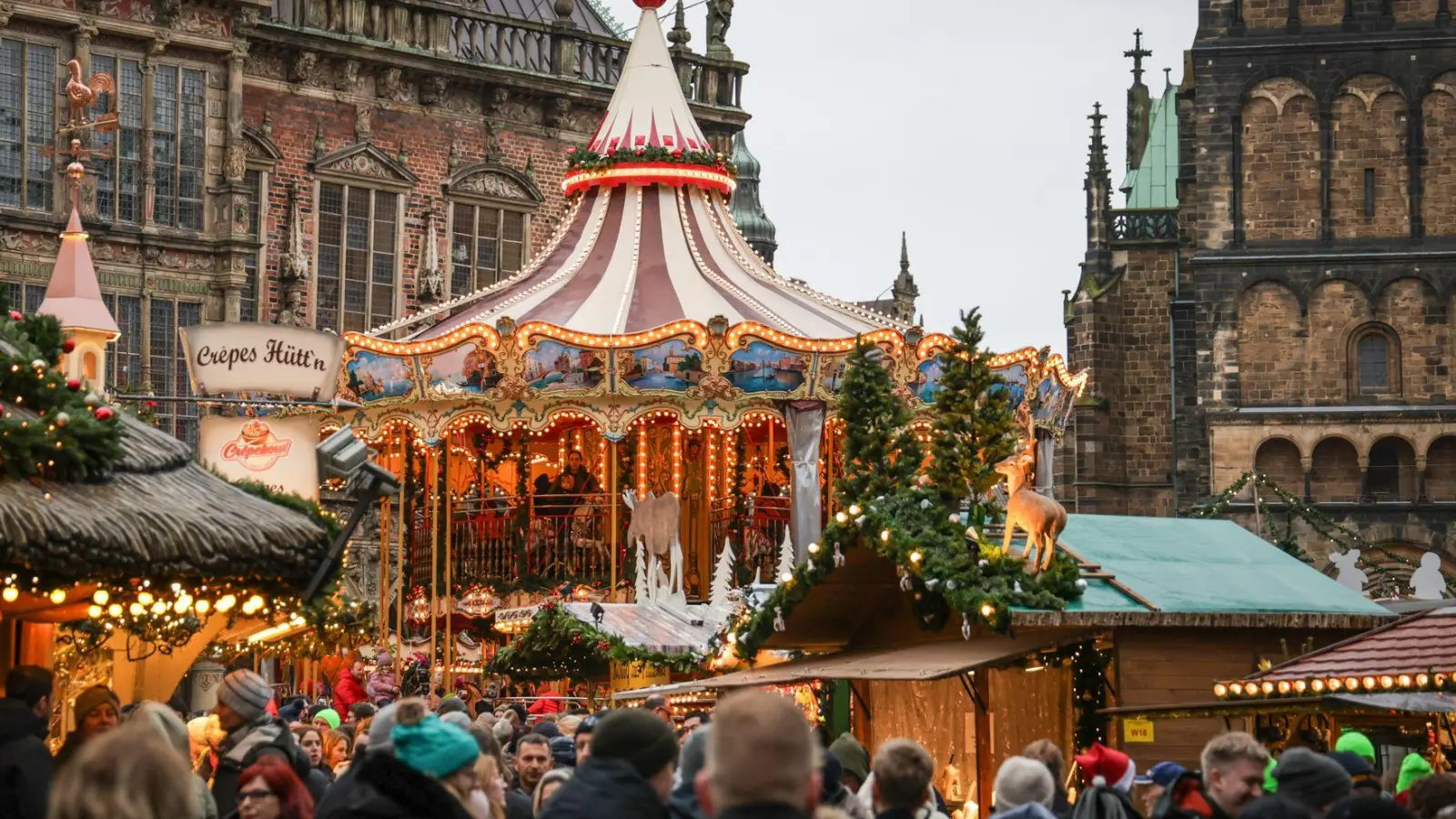 Nach dem Anschlag von Magdeburg wurde auf dem Weihnachtsmarkt in Bremen die Polizeipräsenz erhöht. (Foto: dpa)