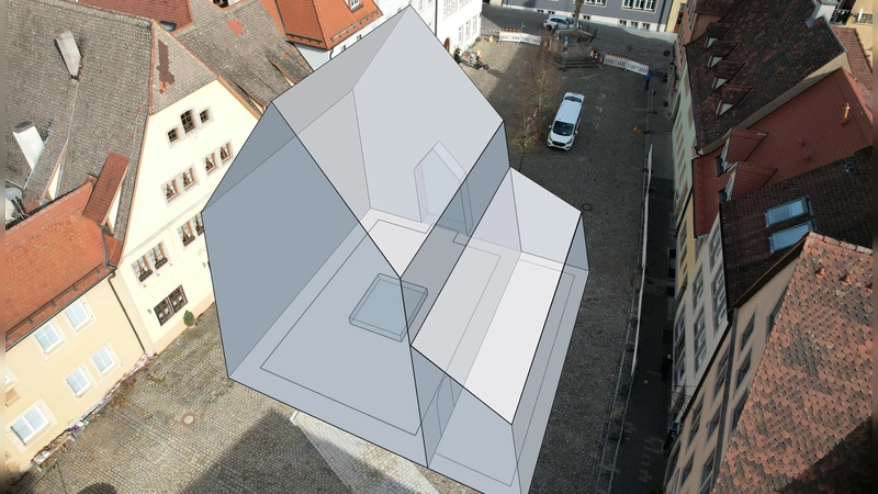 Das Bild zeigt die schematische Rekonstruktion der Synagoge mit Saalbau, Bima und Annex für den Thoraschrein, sowie der südlich anschließenden Frauenabteilung. (Foto: Stadt Rothenburg/Grafik: Roland Linck (BLfD))