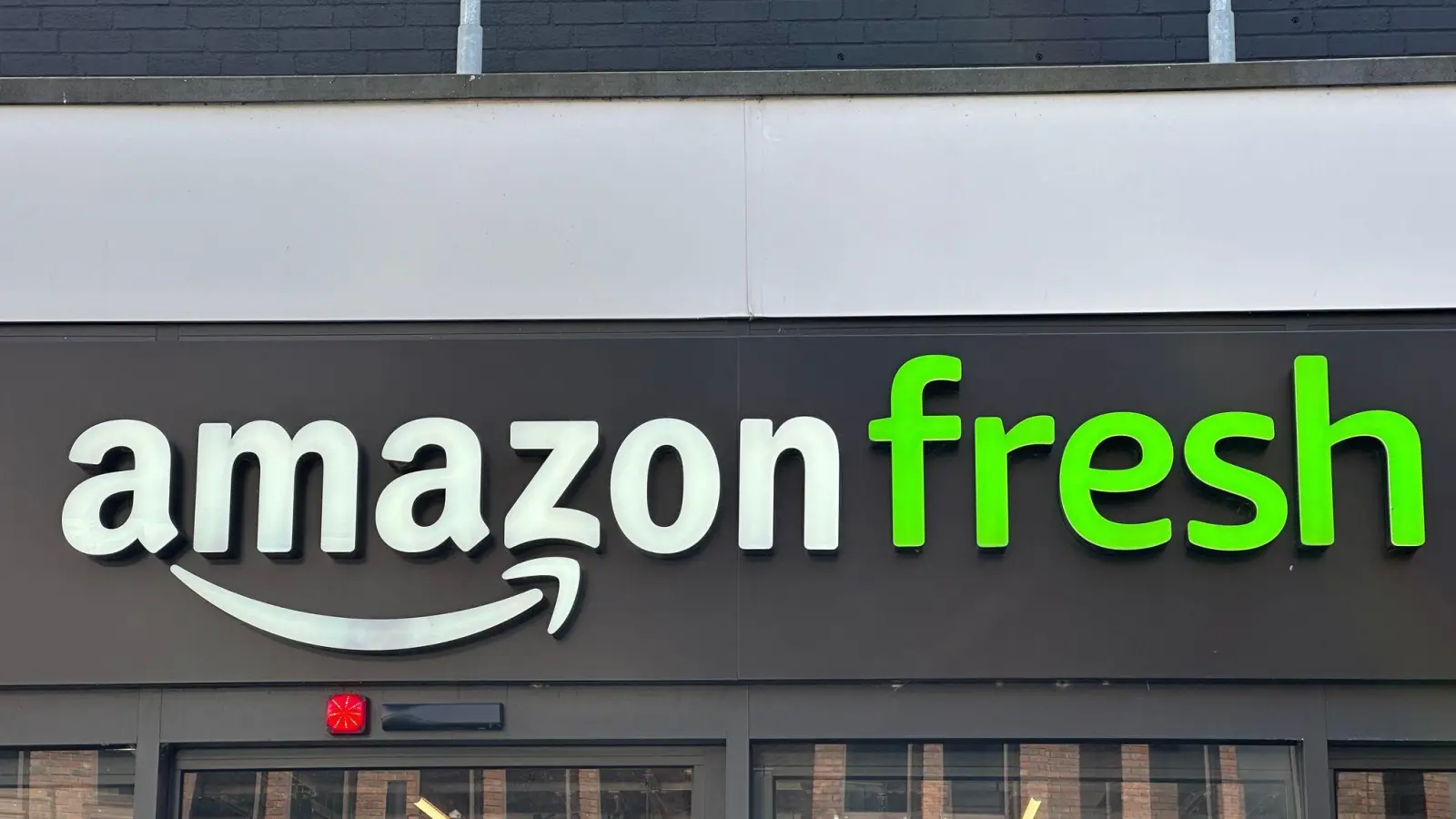 Das 2017 gestartete Angebot „Amazon Fresh“ konnte bisher von Kunden in Berlin, München und Hamburg genutzt werden. (Archivbild) (Foto: Benedikt von Imhoff/dpa)