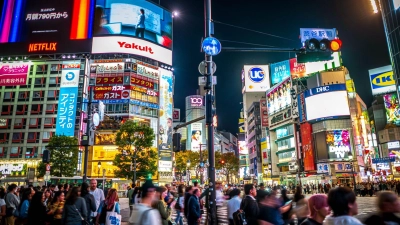 Von Touristen gern besucht - nicht nur wegen der bekannten Kreuzung: der Bezirk Shibuya im Zentrum von Tokio. (Foto: Sina Schuldt/dpa/dpa-tmn)
