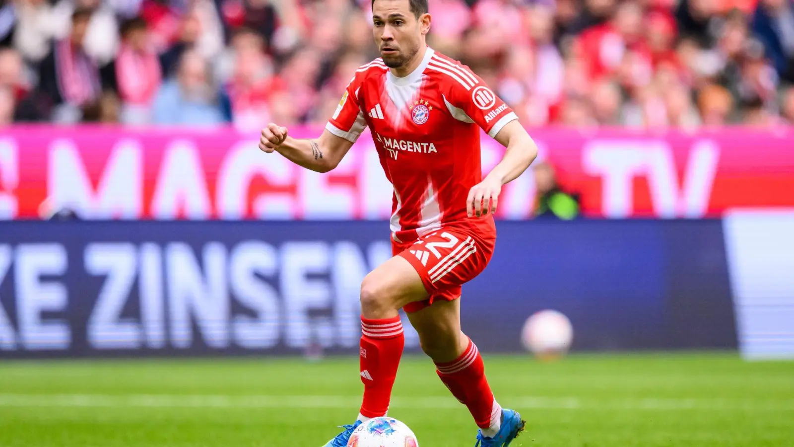 Kleiner Muskelfaserriss: Bayern-Routinier Raphaël Guerreiro. (Archivbild)  (Foto: Tom Weller/dpa)