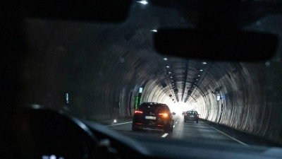 Keine Panik im Tunnel: Regelmäßig tief ein- und ausatmen hilft, die Nerven zu beruhigen. (Foto: Hendrik Schmidt/dpa/dpa-tmn)