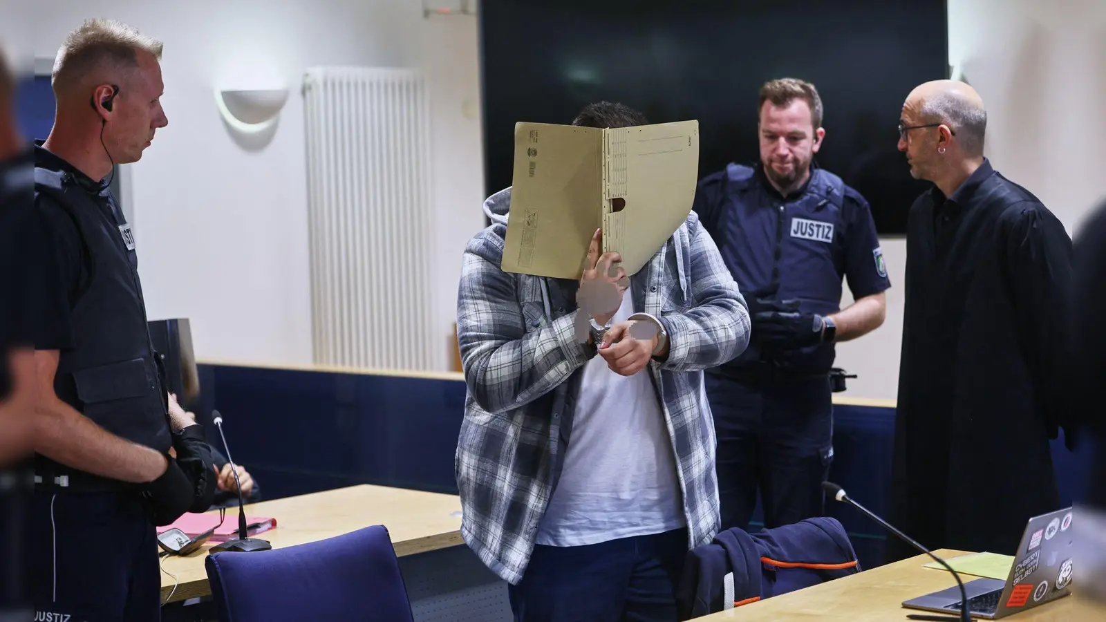 Der Prozess beginnt unerwartet.  (Foto: Oliver Berg/dpa)