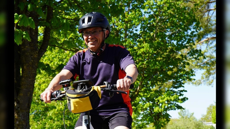 Harald Trabert in seinem Element, im Sattel seines E-Bikes. (Foto: Simone Kolb)