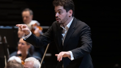 Lahav Shani soll Chefdirigent der Münchner Philharmoniker werden (Archivbild). (Foto: Sven Hoppe/dpa)