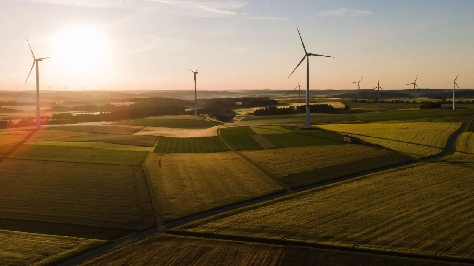 Kommt der Strom aus der eigenen Steckdose wirklich aus erneuerbaren Energien? Das lässt sich selbst für Kunden eines Ökostromtarifs nicht sicher sagen. (Foto: Tom Weller/dpa/dpa-tmn)