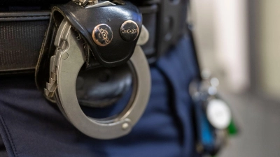 Die Polizei ermittelt gegen einen Mann und eine Frau. (Symbolbild) (Foto: Peter Kneffel/dpa)