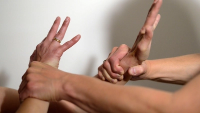 Von häuslicher Gewalt sind vor allem Frauen und Mädchen betroffen. (Symbolbild) (Foto: Maurizio Gambarini/dpa)