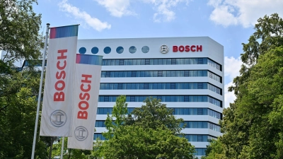 Der weltweit größte Auto-Zulieferer Bosch will die Belegschaft in seinem Nürnberger Werk halbieren und bis 2029 die Personalstärke um 900 Stellen reduzieren (Archivbild).  (Foto: Jan-Philipp Strobel/dpa)