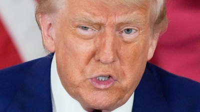 Apple könne Geräte auch in Indien bauen - aber nur für den dortigen Markt, sagt Trump. (Archivbild) (Foto: Alex Brandon/AP/dpa)