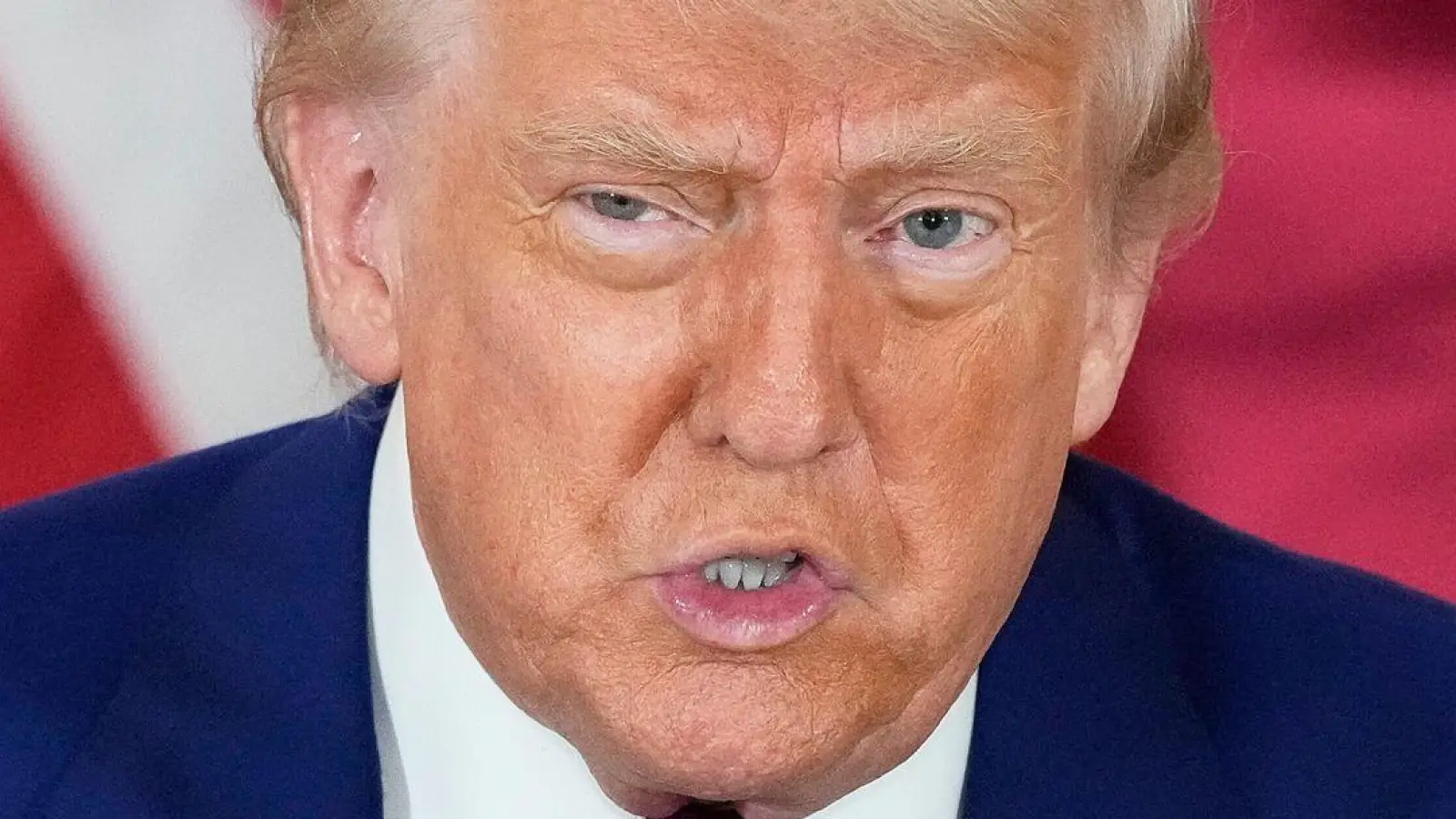 Apple könne Geräte auch in Indien bauen - aber nur für den dortigen Markt, sagt Trump. (Archivbild) (Foto: Alex Brandon/AP/dpa)