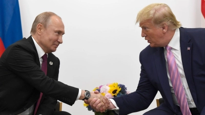 Kremlchef Wladimir Putin und US-Präsident Donald Trump haben die Bereitschaft zu einem neuen Treffen bekundet. (Archivbild) (Foto: Susan Walsh/AP/dpa)