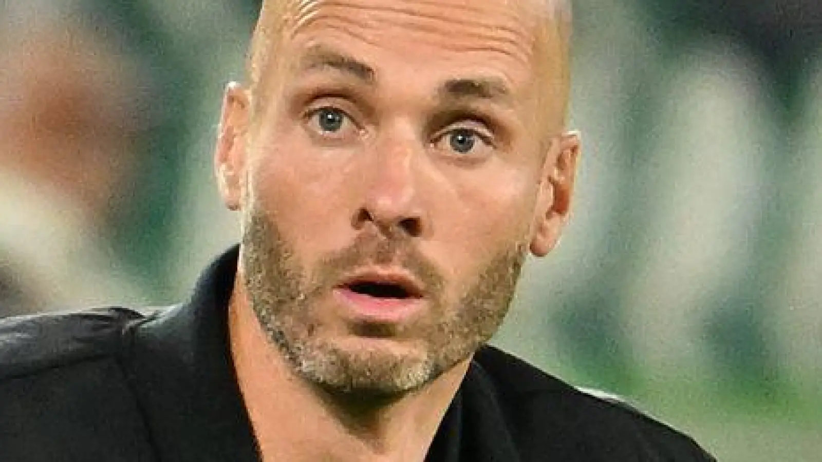 Bleibt vorerst Wolfsburg-Trainer: Der Niederländer Paul Simonis. (Foto: Swen Pförtner/dpa)