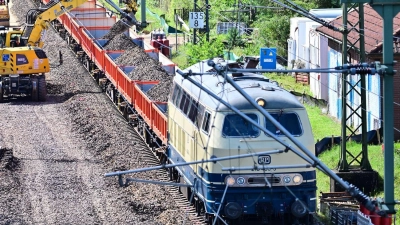 Im August begannen die Modernisierungsarbeiten auf der Strecke Hamburg-Berlin, die dafür bis April 2026 gesperrt ist. (Archivbild) (Foto: Sebastian Gollnow/dpa)