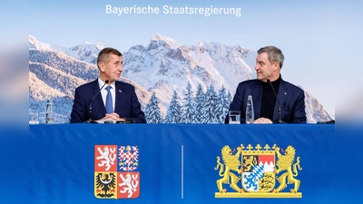 Besuch aus Prag: Ministerpräsident Söder und sein Gast Andrej Babis. (Foto: Matthias Balk/dpa)