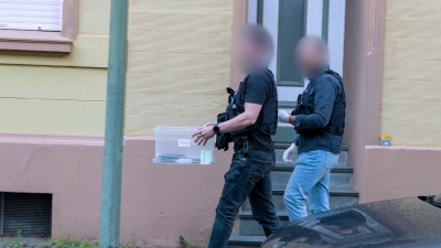 In Essen ist ein 27 Jahre alter Mann wegen Terrorverdachts von Spezialeinsatzkräften der Polizei festgenommen worden. Es gab an mehreren Orten Durchsuchungen. (Foto: Justin Brosch/dpa)