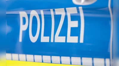 Nach einem schweren Raubüberfall auf einen 44-Jährigen in Amberg sitzen vier Tatverdächtige in Untersuchungshaft. (Symbolbild) (Foto: Boris Roessler/dpa)