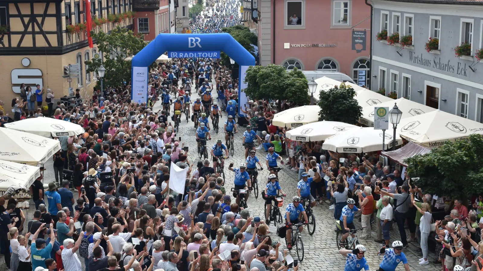 Im vergangenen Jahr war das Ziel der BR-Radltour Neustadt/Aisch. 2025 führt sie durch Herrieden. (Archivbild: Ute Niephaus)