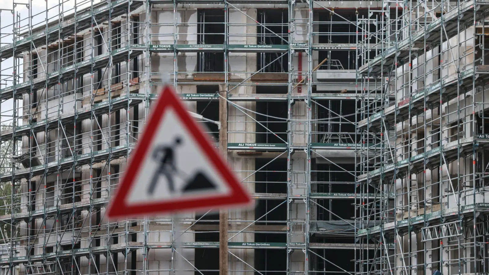 Viel zu selten entstehen derzeit neue Wohngebäude.  (Foto: Oliver Berg/dpa)