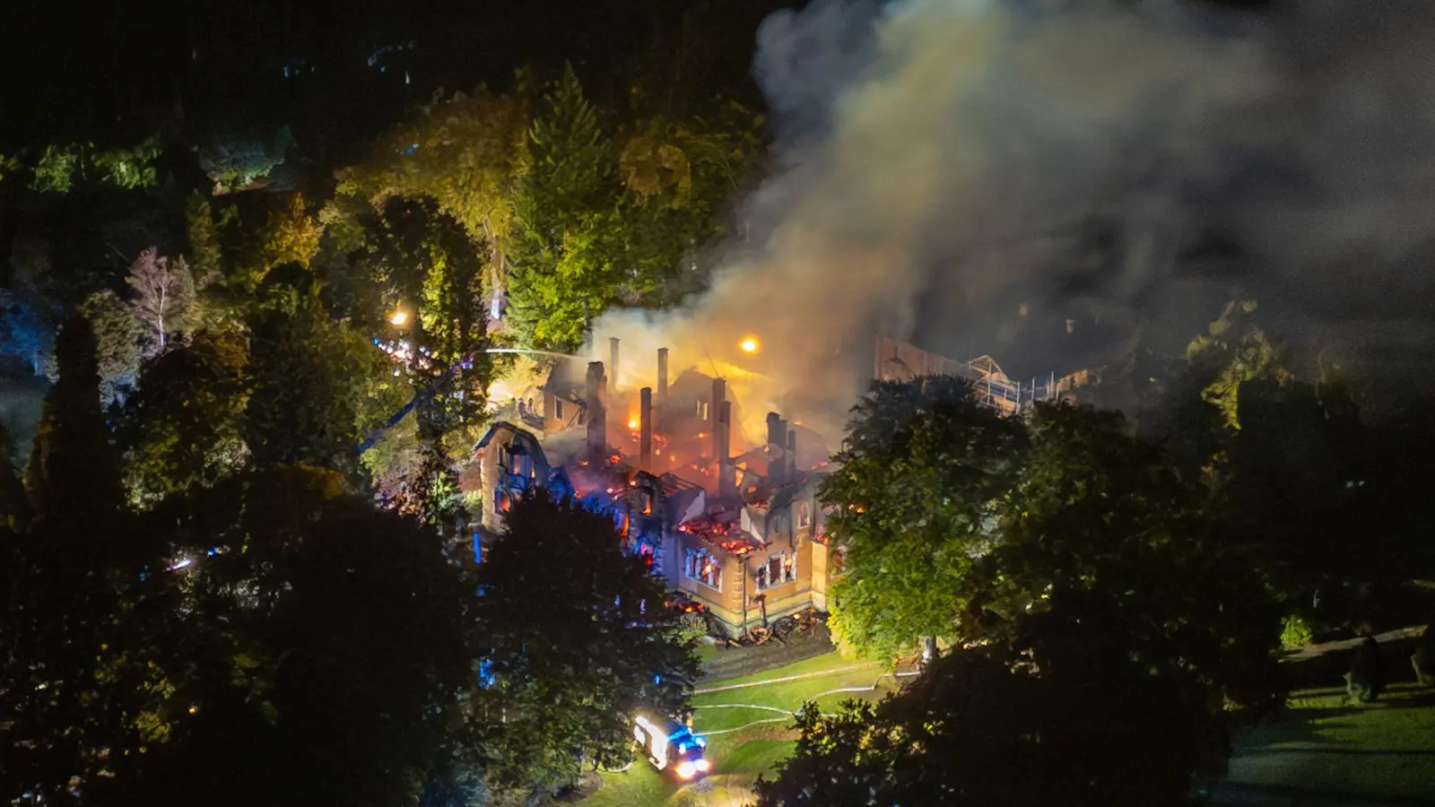 Das ehemalige Jagdschloss der Familie Thurn und Taxis brannte vollständig ab. Die Hintergründe sind noch unklar. (Archivfoto) (Foto: Lars Haubner/News5/dpa)