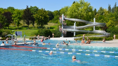 Das Parkbad in Herrieden. Bei sommerlichen Temperaturen war dort einiges los. (Foto: Werner Wenk)