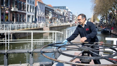 In Utrecht in den Niederlanden gibt es eine Schleuse mit virtueller Türklingel für Fische.  (Foto: Robert Oosterbroek/Stadt Utrecht /dpa)