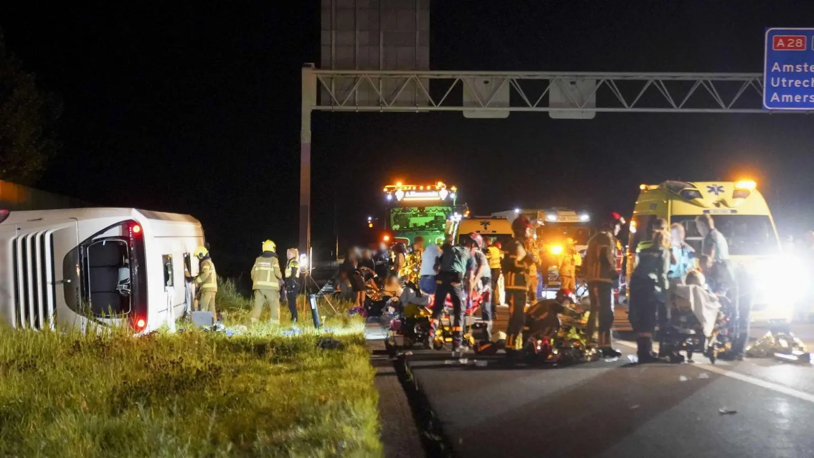 Unfall auf A28: Deutsche Schüler waren an Bord des Reisebusses.  (Foto: Hugo Janssen/ANP/dpa)