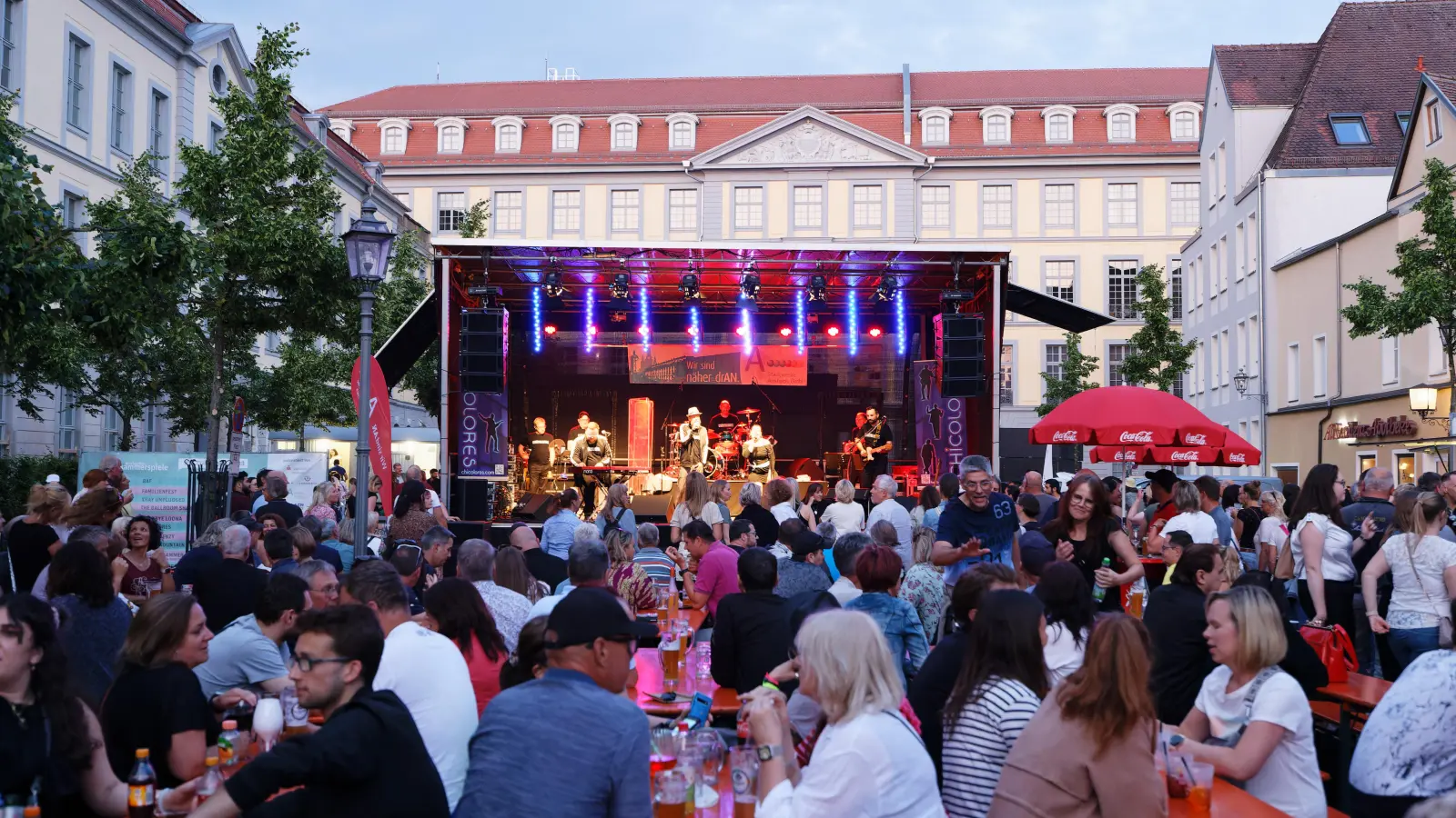 Am Freitagabend sorgen die Chicolores in der Reitbahn mit ihrer wilden Mischung aus Disco, Funk, Soul und Reggea für zuckende Füße und wippende Köpfe.  (Foto: Zeynel Dönmez)