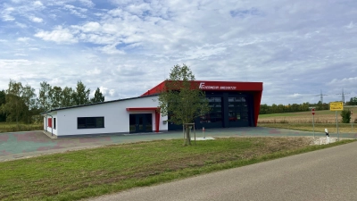 So sieht das neue Haus der Neusitzer Feuerwehr aus. Genau acht Monate nach dem ersten Spatenstich wurde es jetzt offiziell übergeben. (Foto: Christine Schweizer)