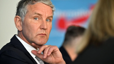 AfD-Landeschef Björn Höcke wendet sich in einem Social-Media-Video direkt an Sahra Wagenknecht. (Archivbild) (Foto: Martin Schutt/dpa)