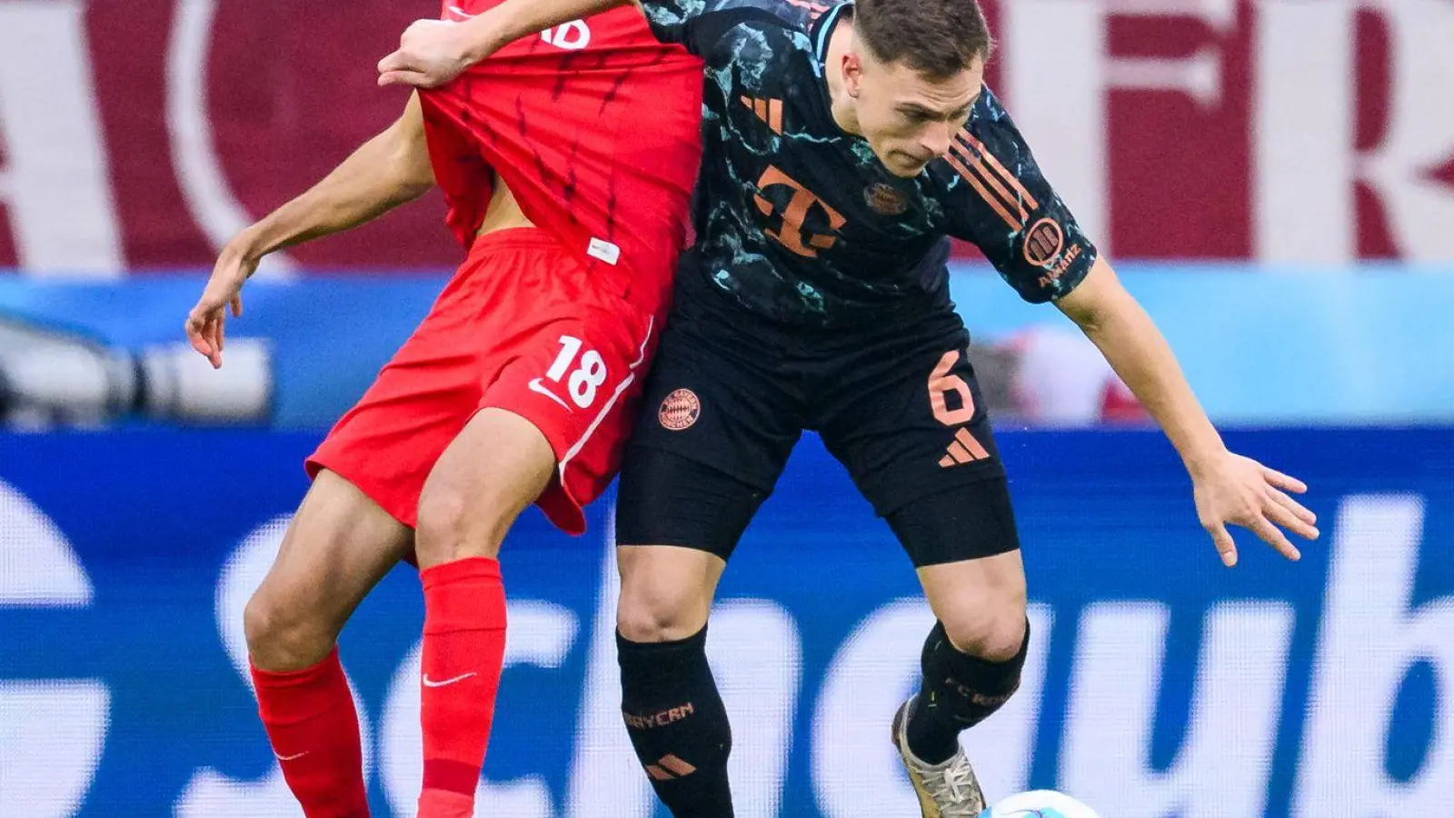 Joshua Kimmichs Zukunft beim FC Bayern ist weiter offen. (Foto: Tom Weller/dpa)