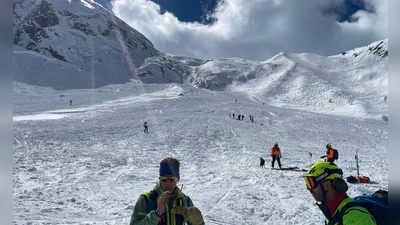 Die Bergretter rückten aus.  (Foto: ---/Soccorso Alpino e Speleologico/dpa)