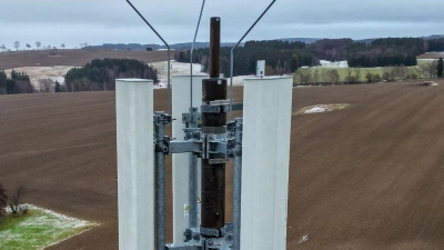 Die Bundesnetzagentur möchte den Ausbau eines flächendeckenden Handynetzes in Deutschland vorantreiben. (Foto: Jan Woitas/dpa)