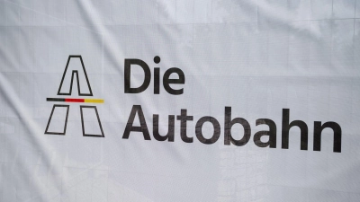 Autofahrer brauchen auf der A7 Geduld. (Symbolbild) (Foto: Daniel Vogl/dpa)