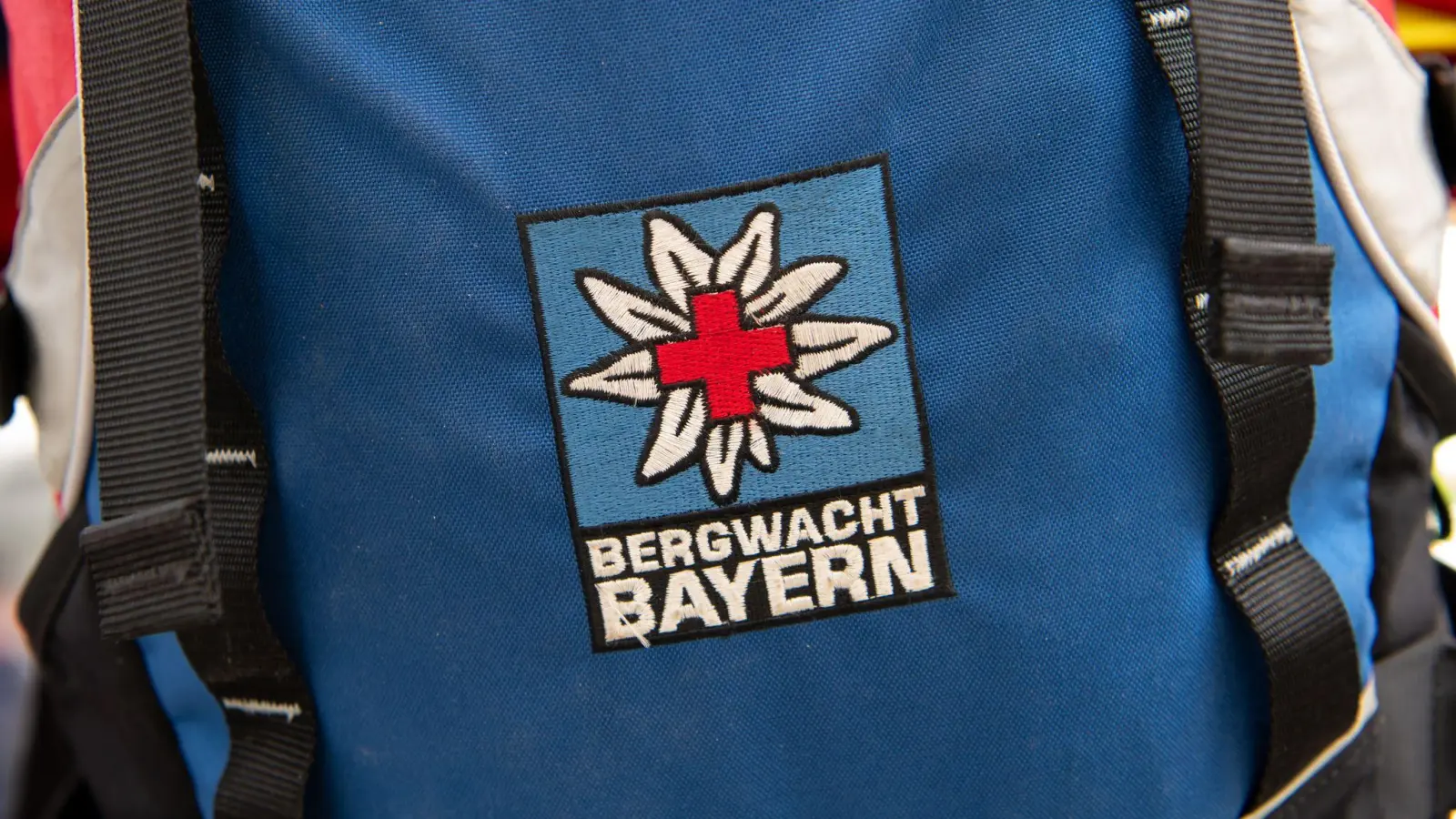 Bei einem Steinschlag wurde einer Urlauberin in den Berchtesgadener Alpen eine Fingerspitze abgetrennt (Symbolbild).  (Foto: Sven Hoppe/dpa)