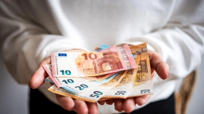 Viele Menschen haben sich für das neue Jahr Spenden vorgenommen (Archivbild) (Foto: Zacharie Scheurer/dpa-tmn/dpa)