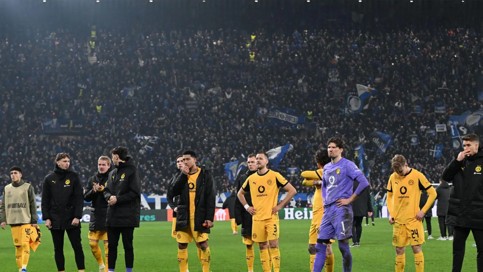 Müssen sich nach dem Aus in der Königsklasse schnell sammeln: Die Profis von Borussia Dortmund. (Foto: Federico Gambarini/dpa)