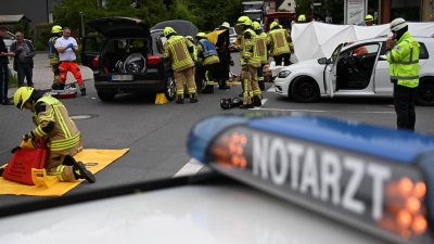 In Markt Erlbach kam es zu einem Unfall mit zwei beteiligten Autos. Vier Personen wurden verletzt. (Foto: Irmeli Pohl)